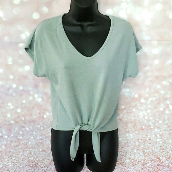 Caution to the Wind Knot Top - Picture 1 of 4